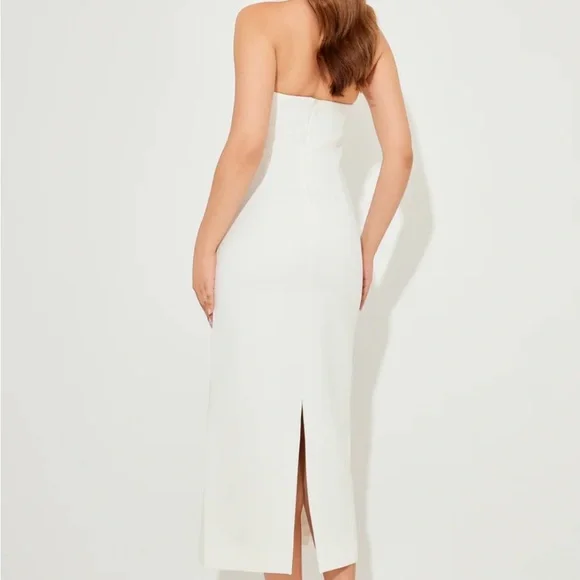 Elegant White Halter Dress - Picture 2 of 5